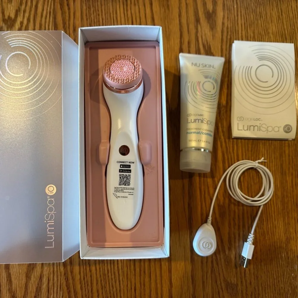 NuSkin LumiSpa Device + AgeLOC Treatment Cleanser (normal/combo) - Picture 3 of 4